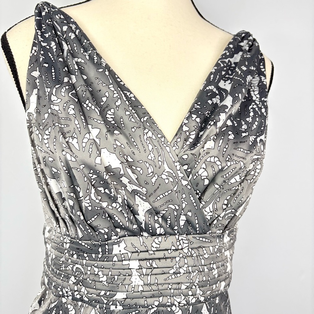 The Limited Y2K Babydoll Sleeveless Grecian‎ Silver Grey Satin V-neck Top - Picture 15 of 15